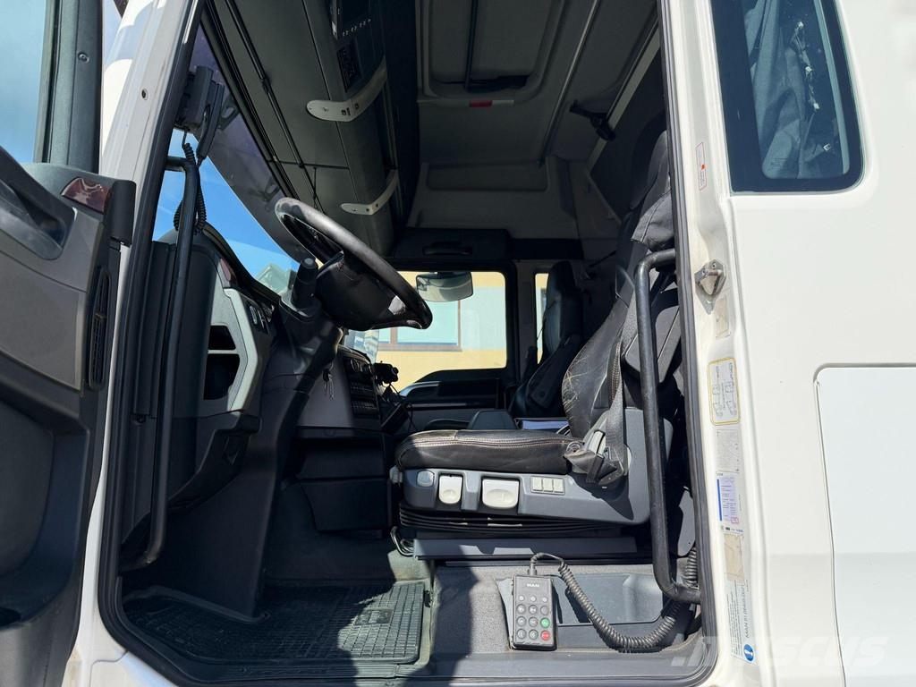 MAN TGX 26.480 6X2*4 EURO4 + RETARDER + DOUBLE FLOOR B Camiones para transporte de animales