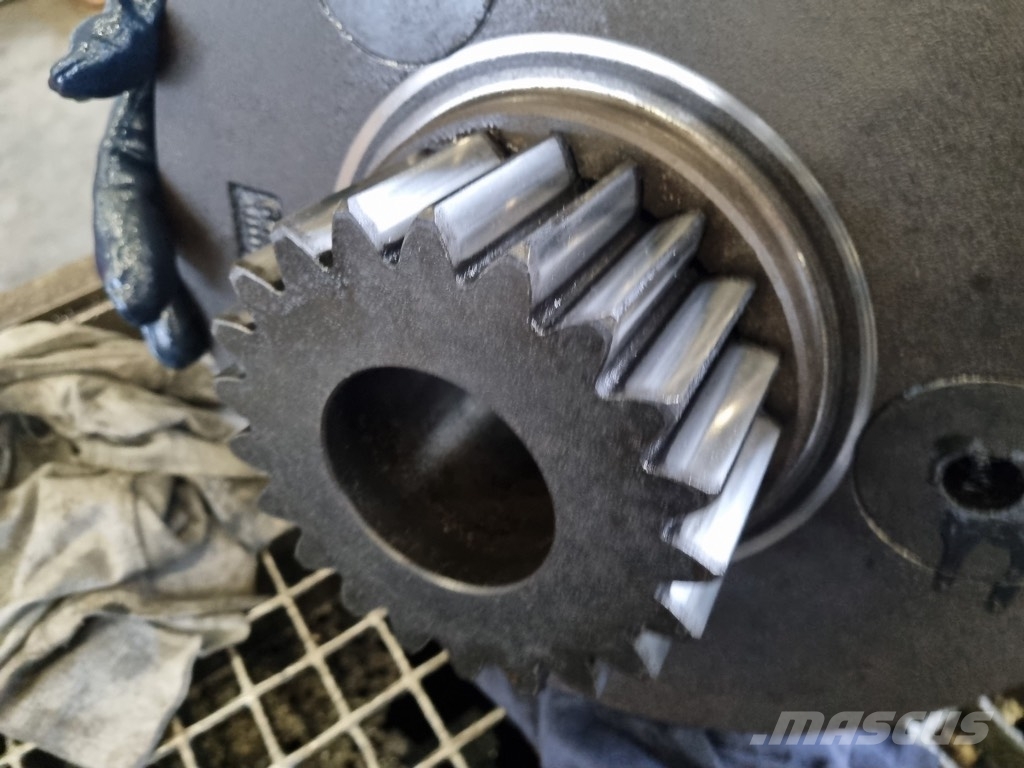 CAT 330 BL FINAL DRIVE Коробка передач