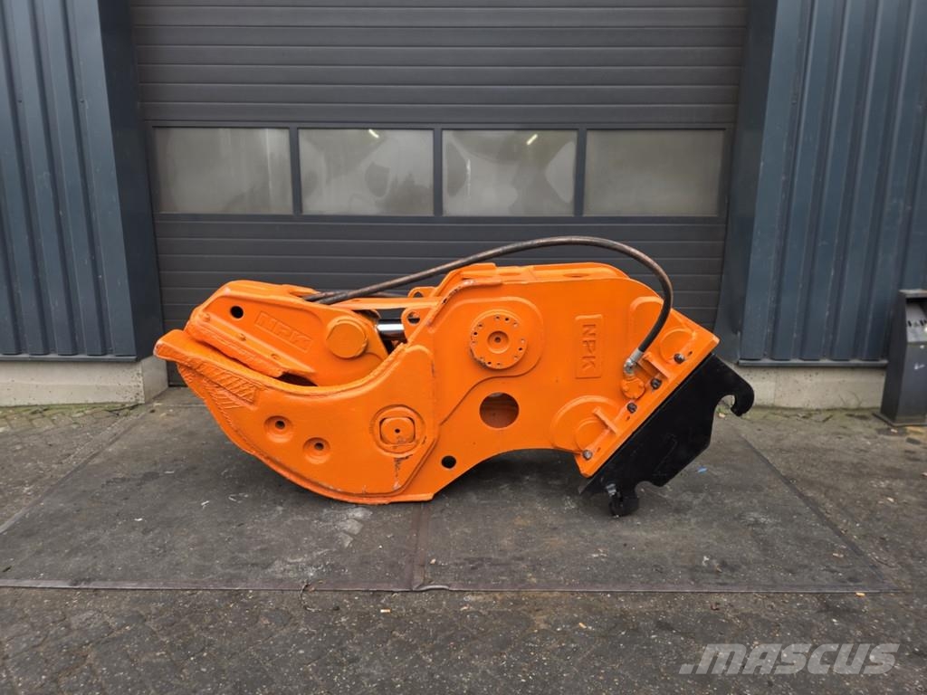 NPK g26j crusher vergruizer npk g26j crusher cw 45 ver جراشات البناء