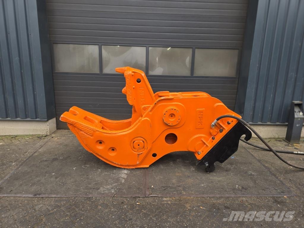 NPK g26j crusher vergruizer npk g26j crusher cw 45 ver جراشات البناء
