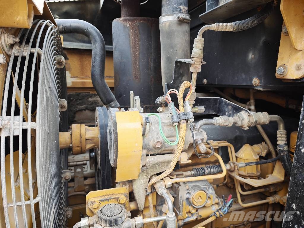 CAT 953 C *Ripper* Rupsladers