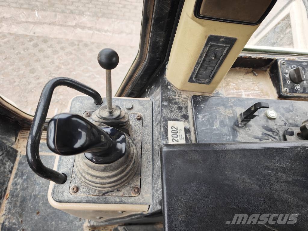 CAT 953 C *Ripper* Rupsladers