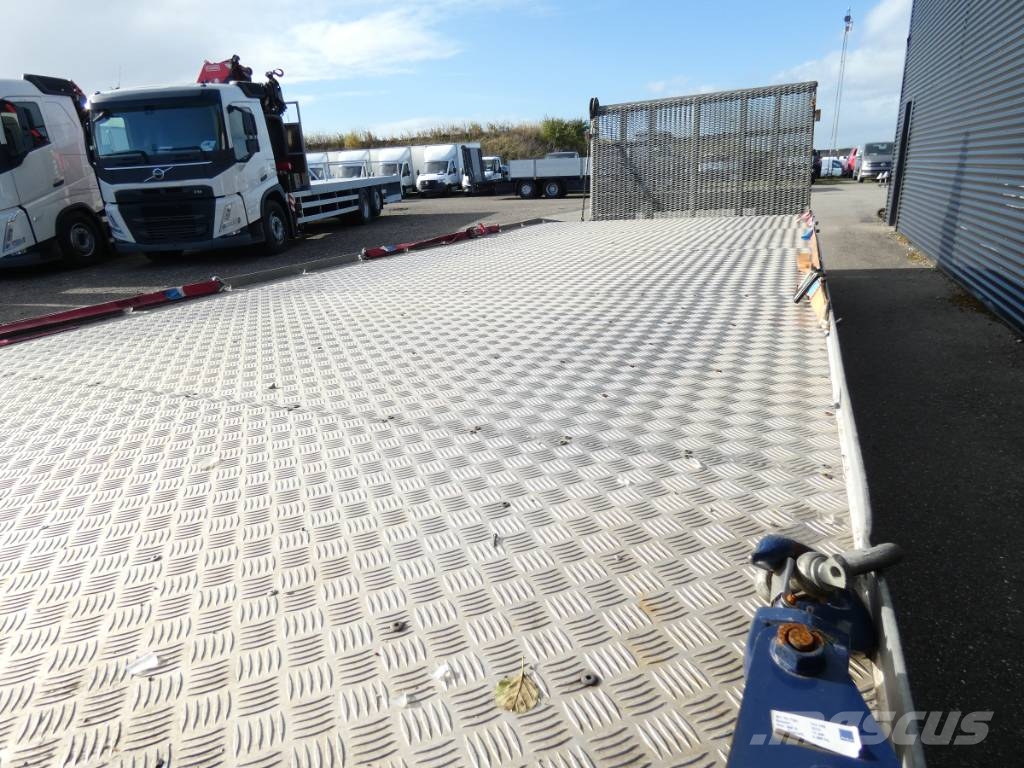 Mercedes-Benz Atego 1224 Autotransportere / Knæklad
