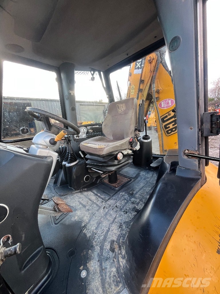 JCB 3 CX Товарач със заден ексватор