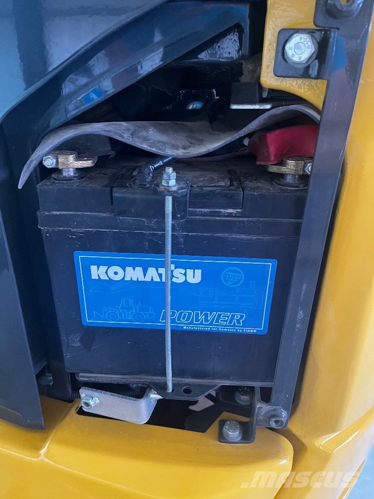 Komatsu PC 16 R-3HS Мини-экскаваторы