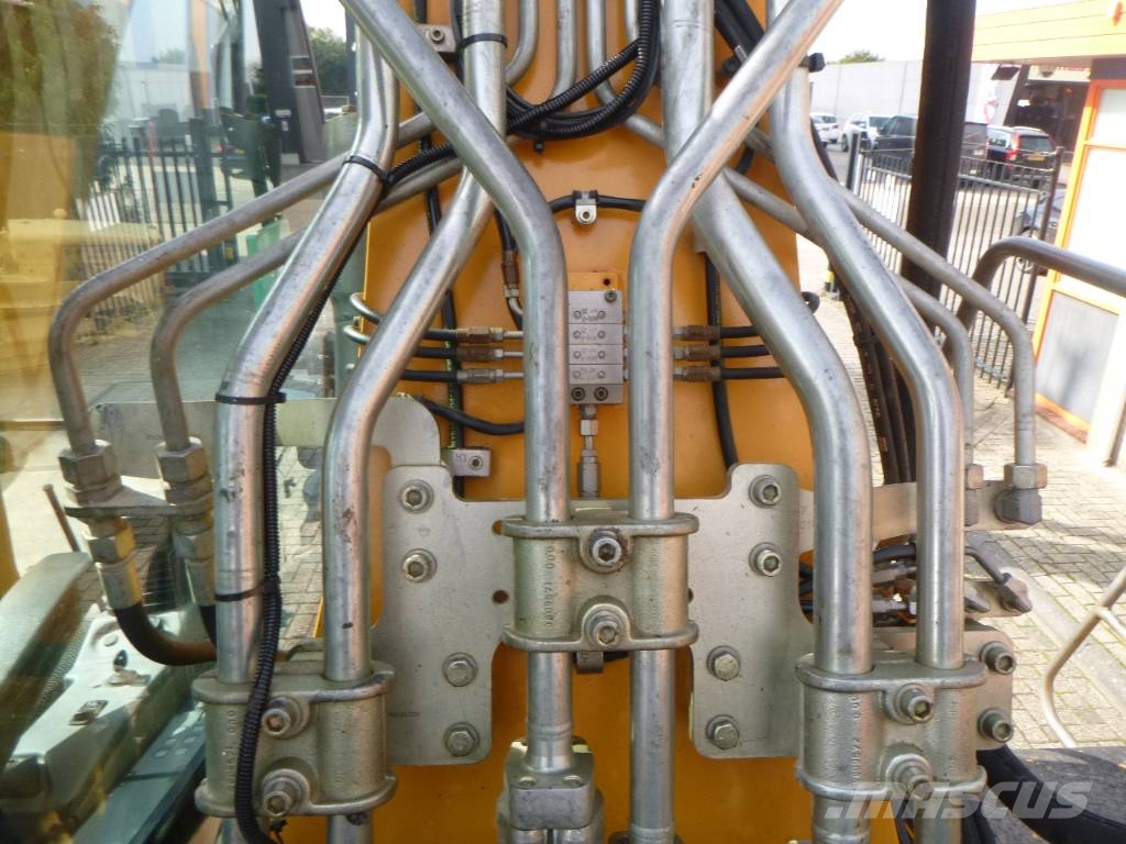 Liebherr R922LC 대형 굴삭기 29톤 이상