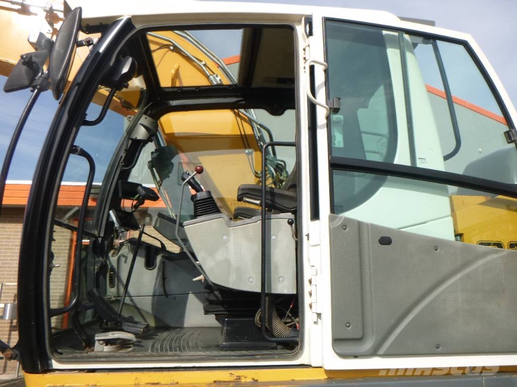 Liebherr R922LC 대형 굴삭기 29톤 이상