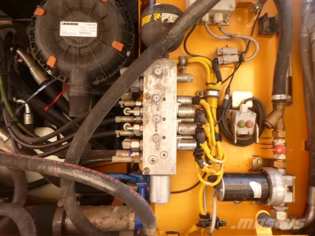 Liebherr R922LC 대형 굴삭기 29톤 이상