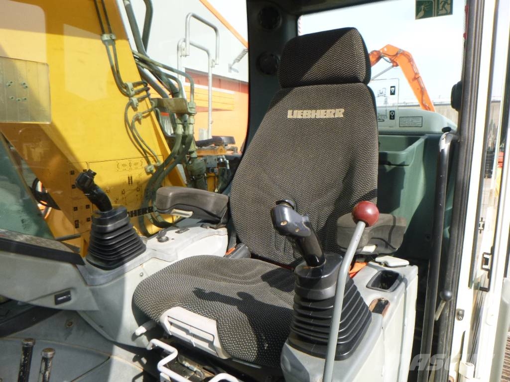 Liebherr R922LC 대형 굴삭기 29톤 이상