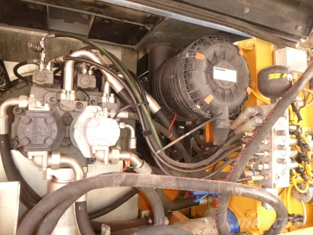 Liebherr R922LC 대형 굴삭기 29톤 이상