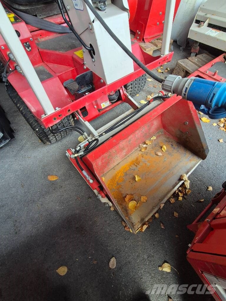 Ventrac 3400 Y Diesel 4WD åkgräsklippare med flera redskap Самоходные газонокосилки