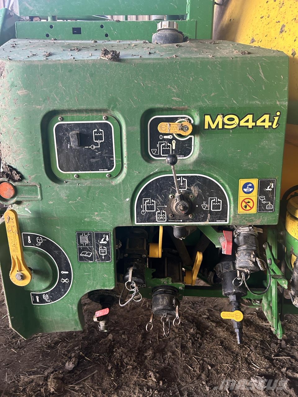 John Deere M944i Trailed sprayers