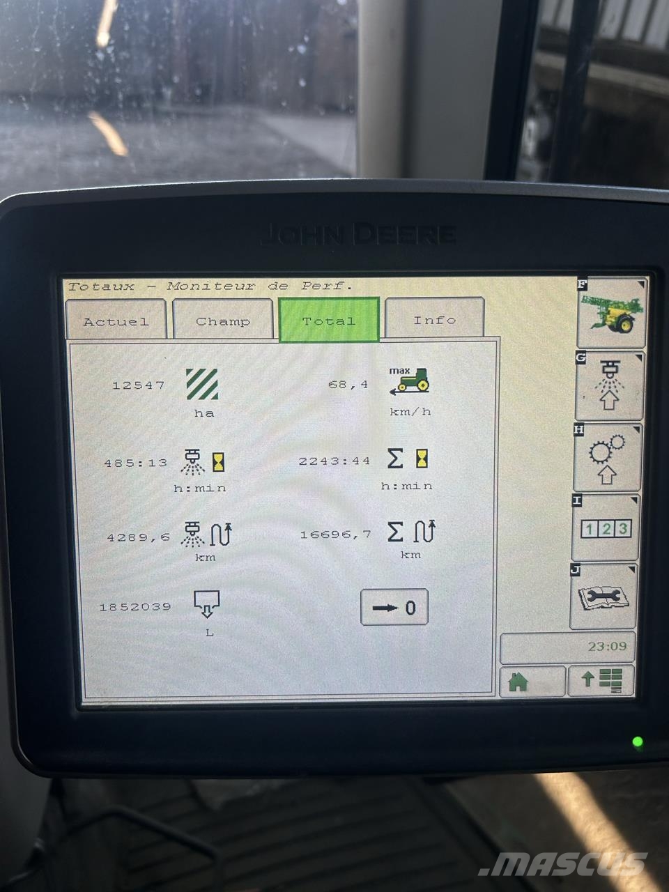 John Deere M944i Trailed sprayers