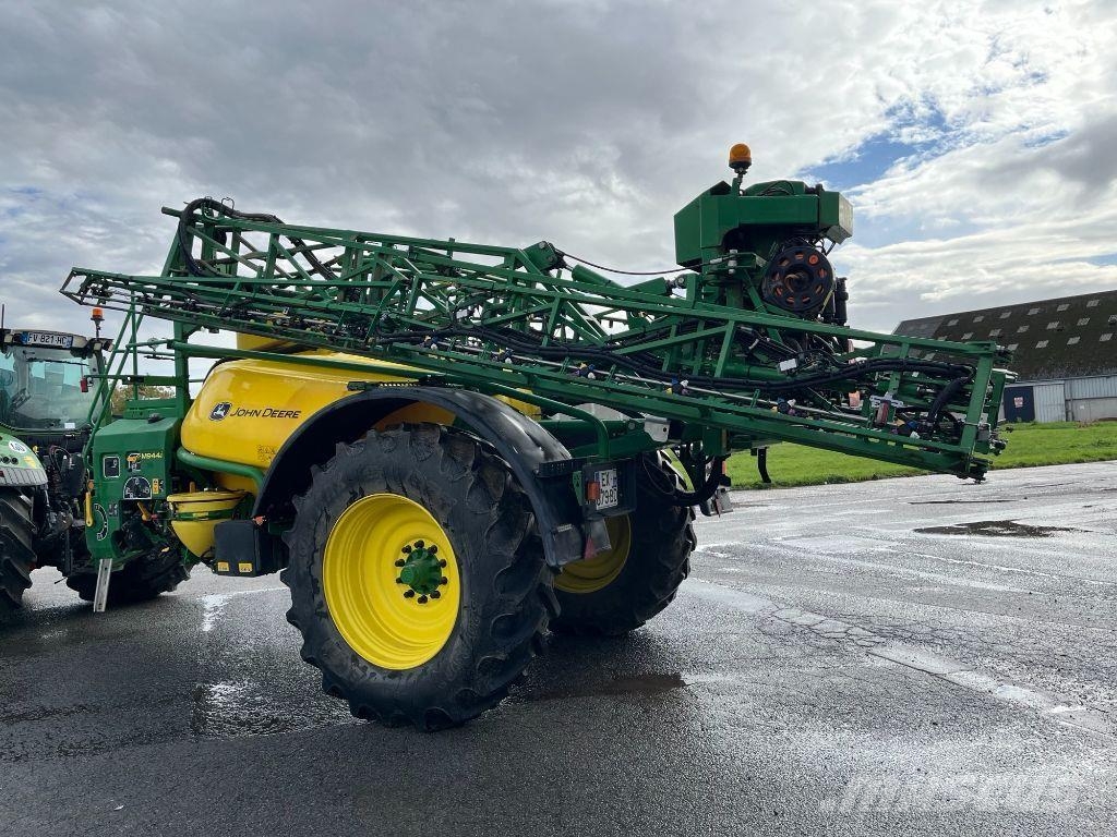John Deere M944i Getrokken spuitmachines