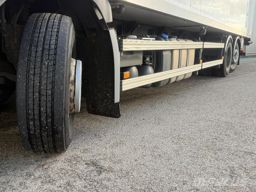 Volvo FM 330 6x2 EURO 6 - BOX 9,84m + FRIGOBLOCK + BÄR C Camiões caixa temperatura controlada