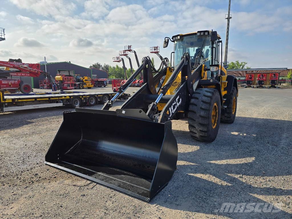 JCB 437 HT SHL لوادر بعجل
