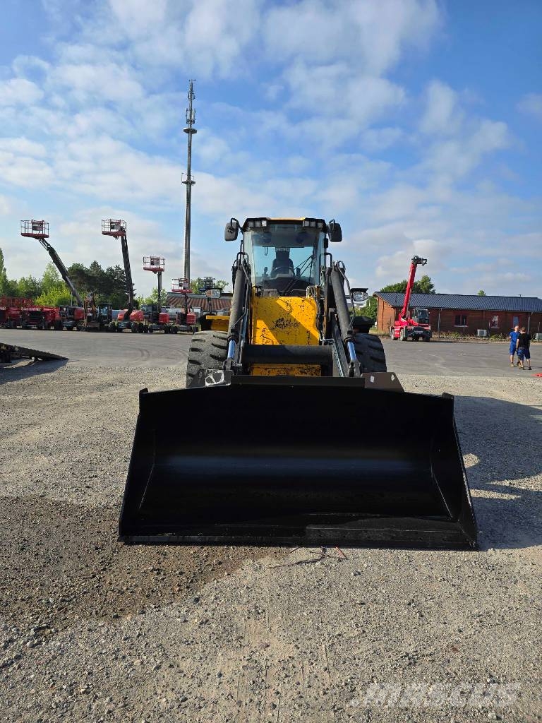 JCB 437 HT SHL لوادر بعجل