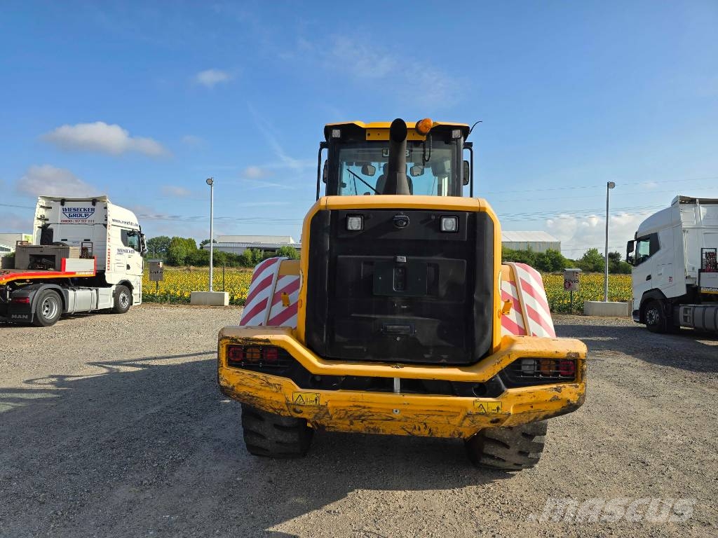 JCB 437 HT SHL لوادر بعجل