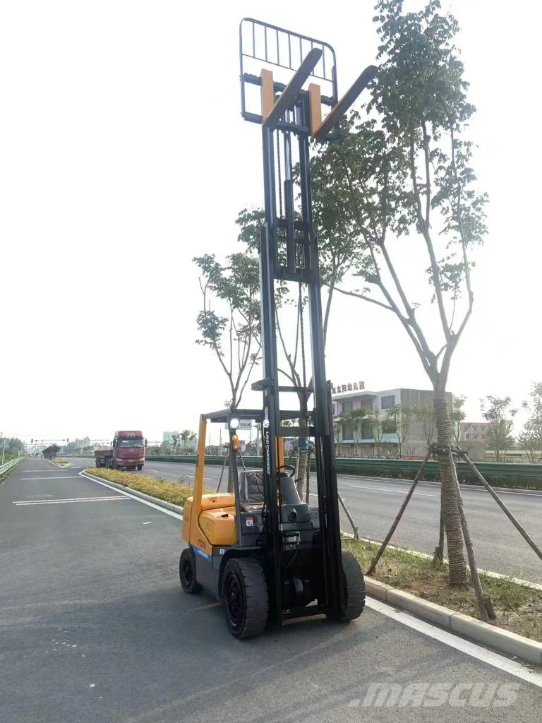 TCM FD 30 شاحنات الديزل
