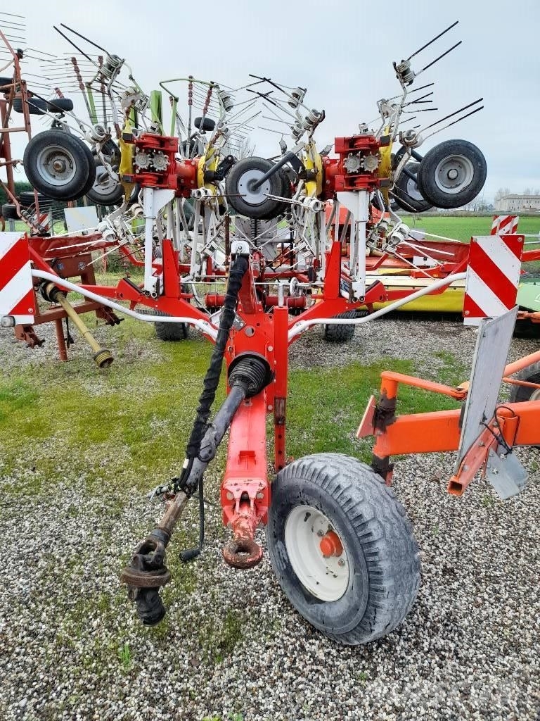 Pöttinger hit 12.14t 耙與翻草機