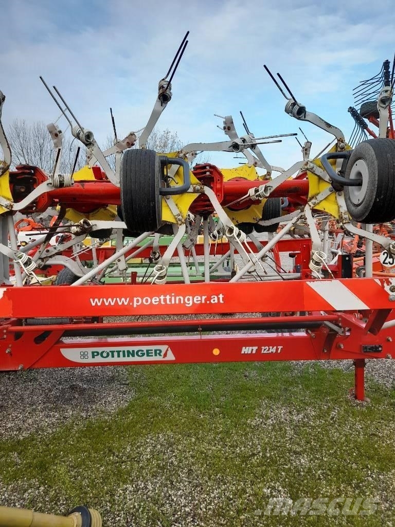 Pöttinger hit 12.14t 耙與翻草機