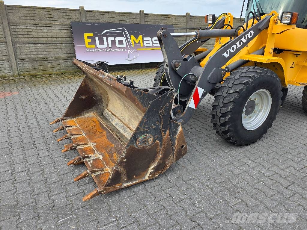 Volvo L30B-ZX, 2013 ROK, ŁYŻKA OTWIERANA + WIDŁY Cargadoras sobre ruedas