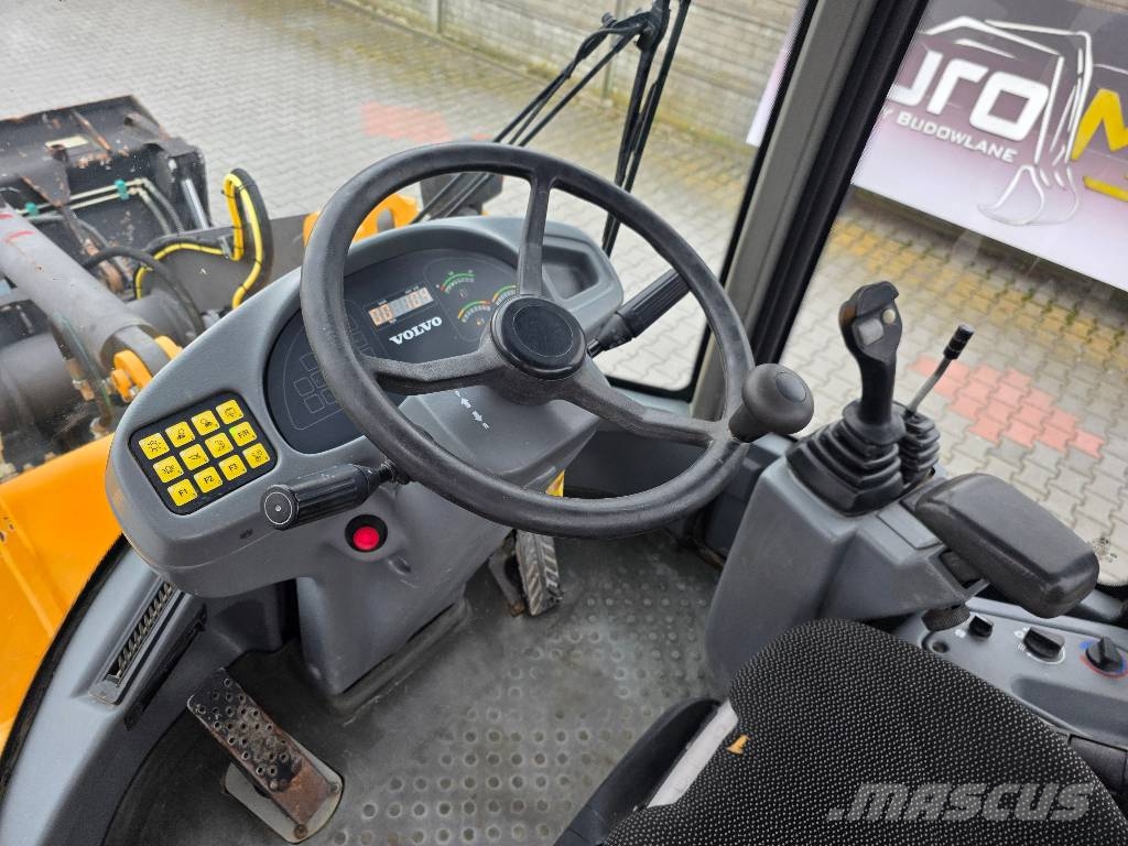 Volvo L30B-ZX, 2013 ROK, ŁYŻKA OTWIERANA + WIDŁY Cargadoras sobre ruedas