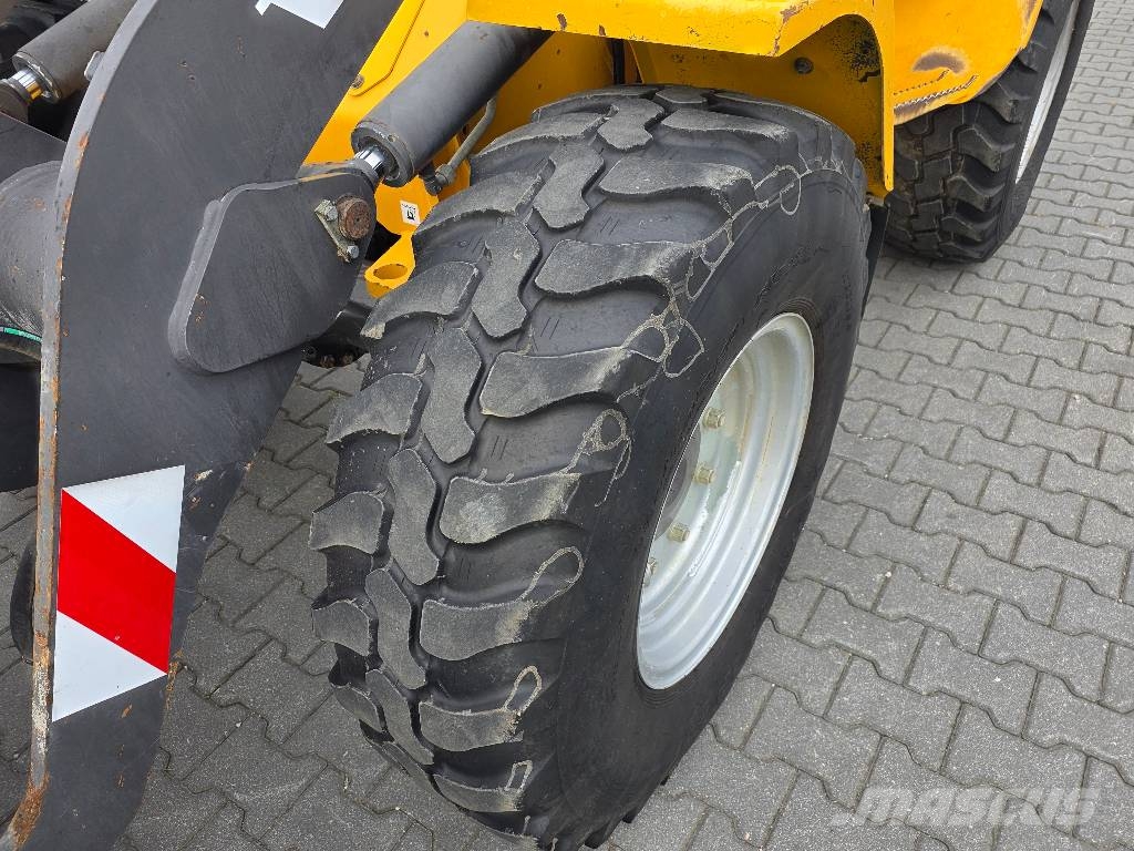 Volvo L30B-ZX, 2013 ROK, ŁYŻKA OTWIERANA + WIDŁY Cargadoras sobre ruedas