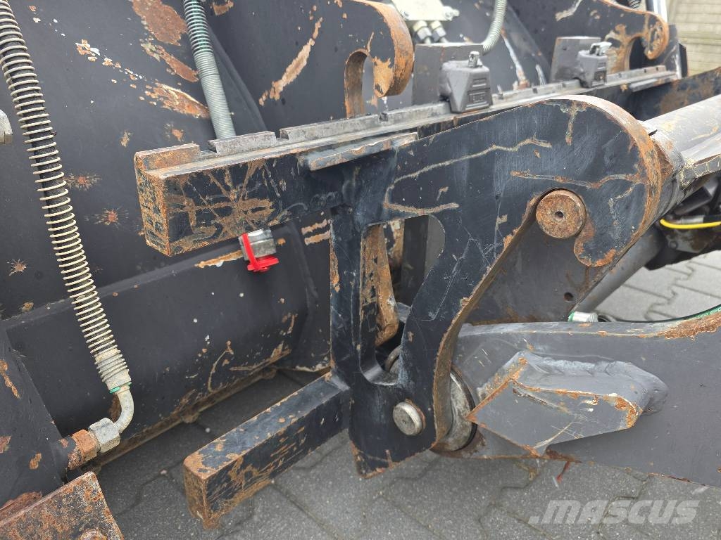 Volvo L30B-ZX, 2013 ROK, ŁYŻKA OTWIERANA + WIDŁY Cargadoras sobre ruedas