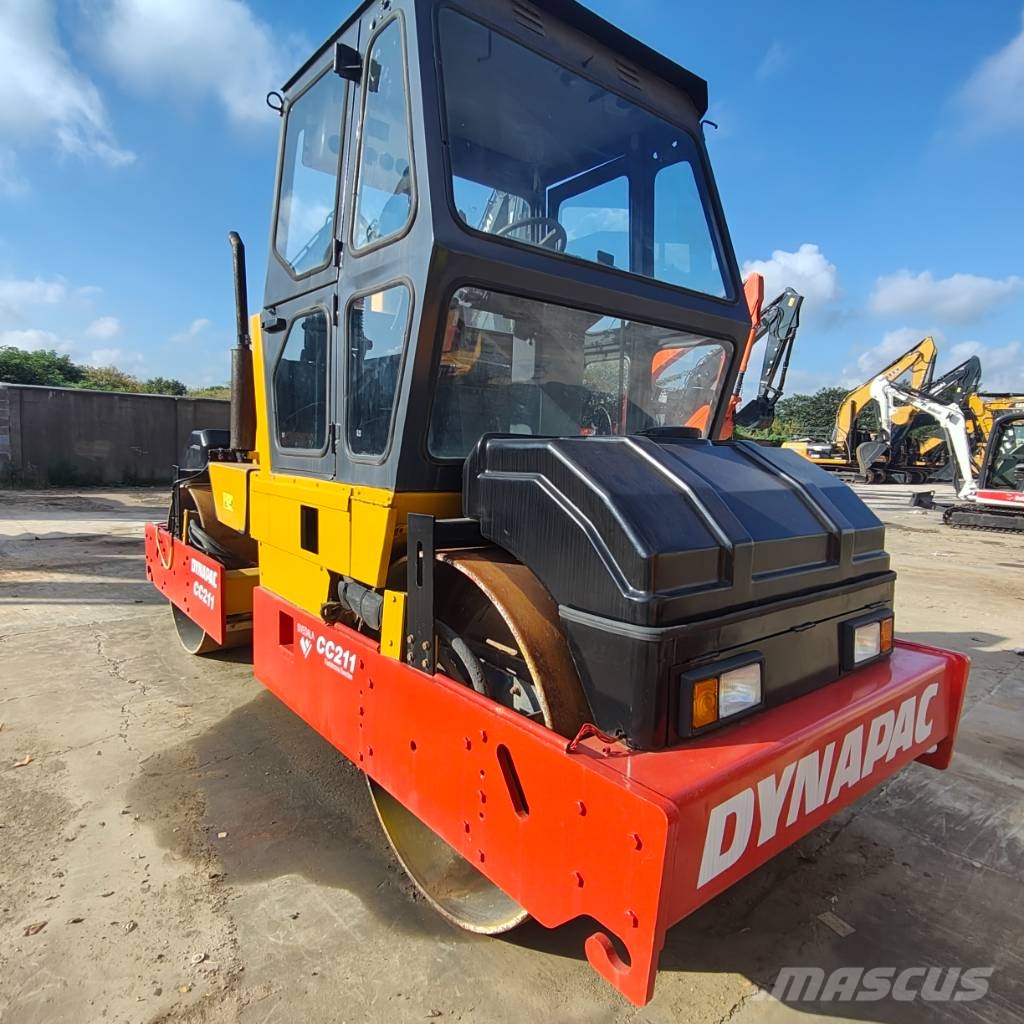 Dynapac CC 211 مداحل ثنائية الاسطوانة