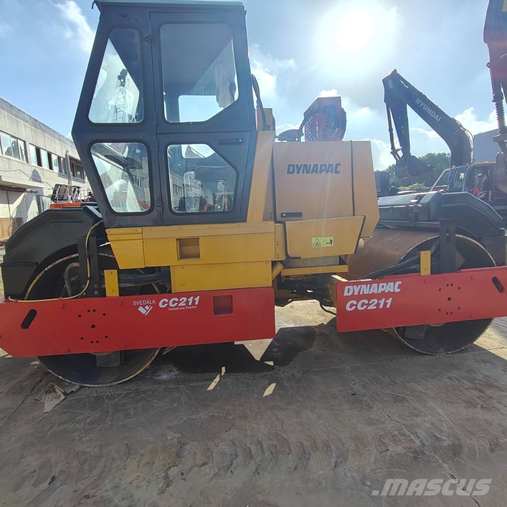 Dynapac CC 211 مداحل ثنائية الاسطوانة