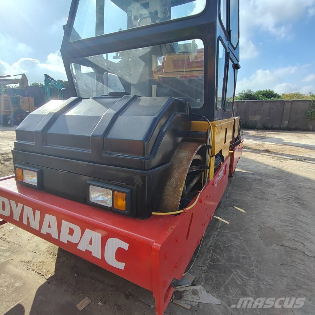 Dynapac CC 211 مداحل ثنائية الاسطوانة