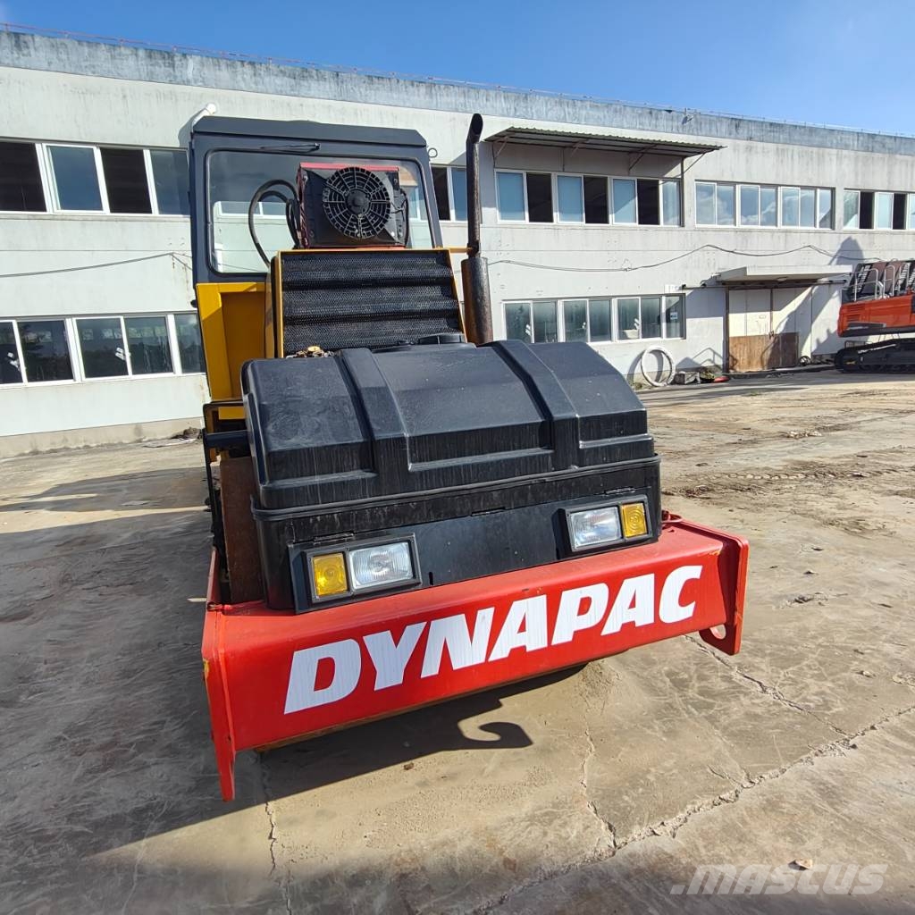 Dynapac CC 211 مداحل ثنائية الاسطوانة