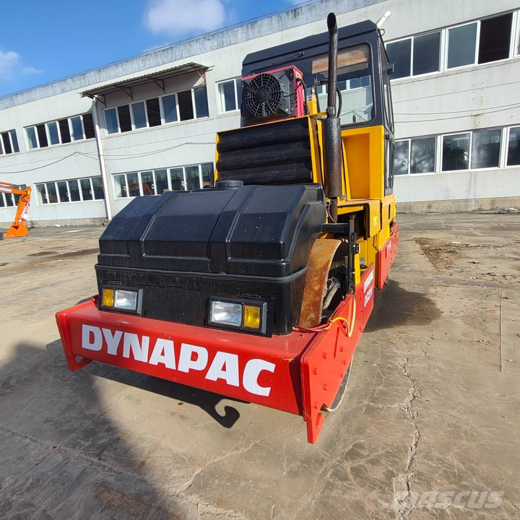 Dynapac CC 211 مداحل ثنائية الاسطوانة