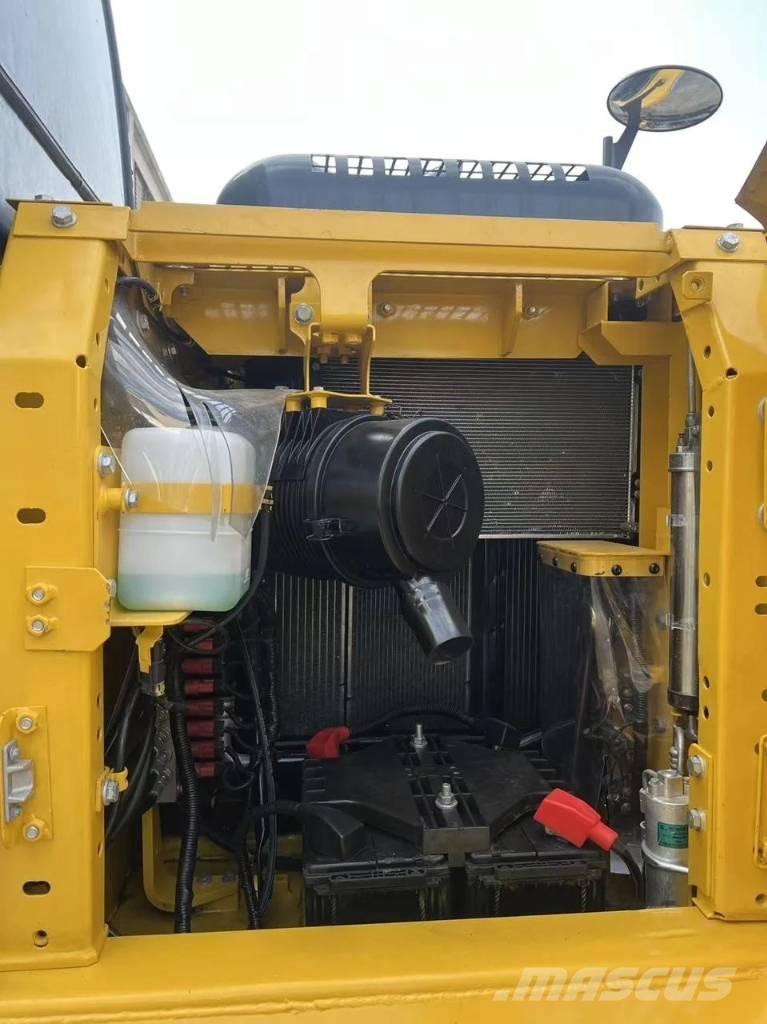 Komatsu PC 130 LC حفارات زحافة