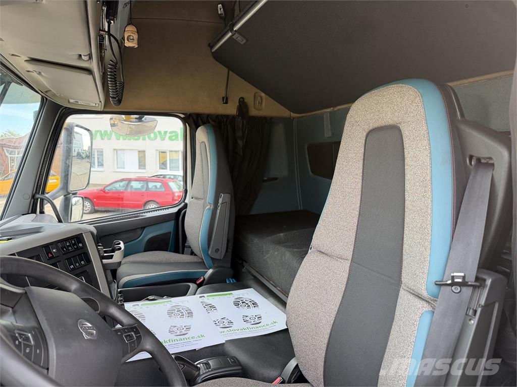 Volvo FM VIN 497 626 Camiones de caja de lona