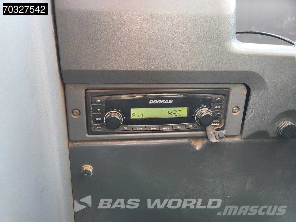 Doosan DX225 LC-5 Kāpurķēžu ekskavatori