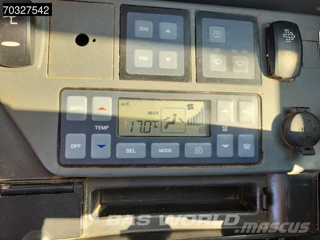Doosan DX225 LC-5 Kāpurķēžu ekskavatori