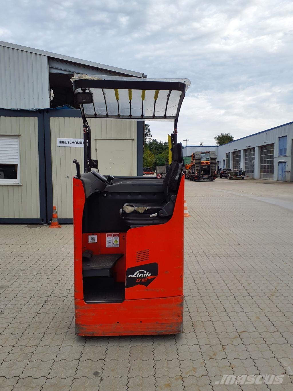 Linde D12RW Stand-in stackers
