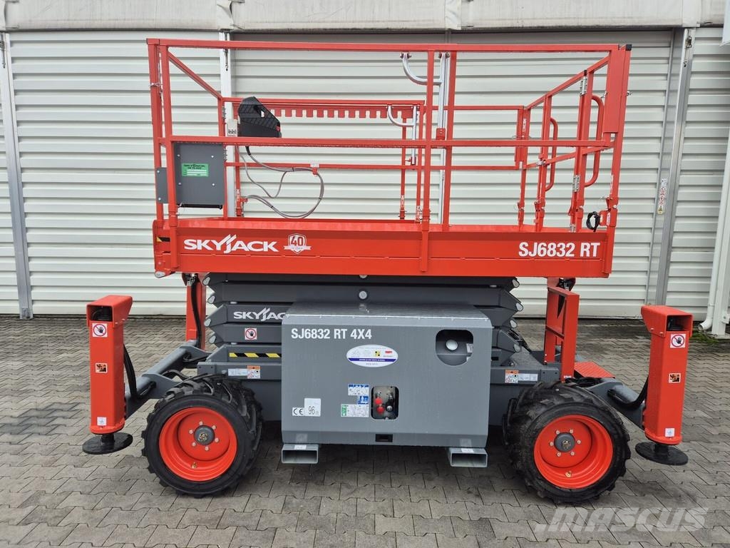 SkyJack SJ 6832 RT Saxlifte