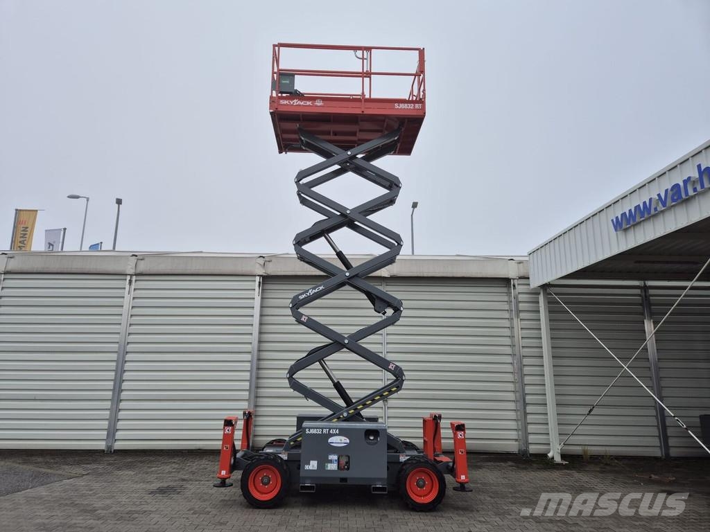 SkyJack SJ 6832 RT Saxlifte