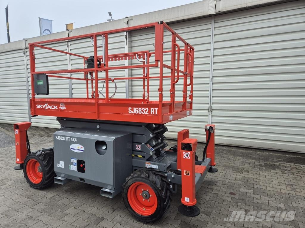 SkyJack SJ 6832 RT Saxlifte