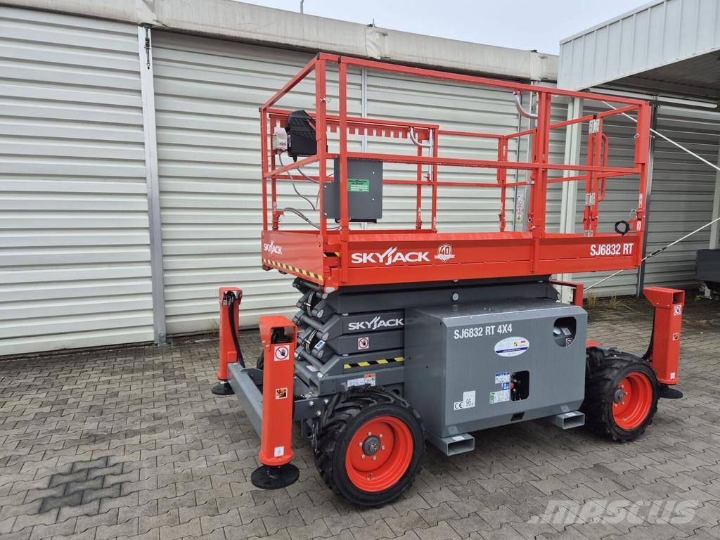 SkyJack SJ 6832 RT Saxlifte