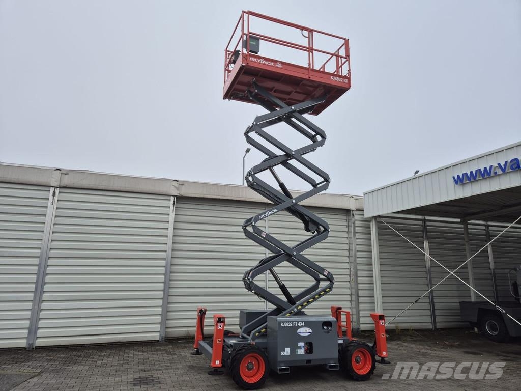 SkyJack SJ 6832 RT Saxlifte