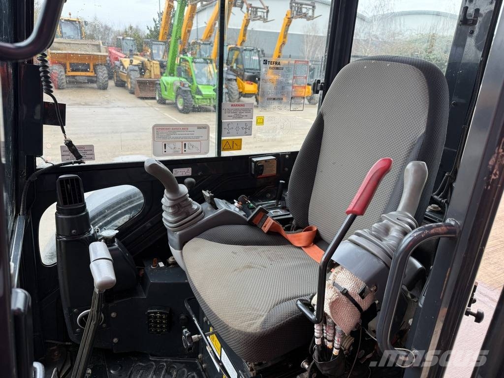 Hitachi ZX 26 U-6 2.7t Mini Excavator with 3 buckets, 2021 Hitachi ZX 26 U-6 2.7t Mini Excavator with 3 buckets, 2021