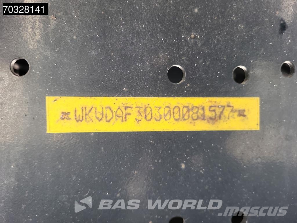 Kässbohrer XS 5 axles Sliding Roof Palletkist Curtainsider semi-trailers