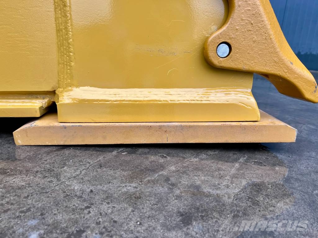 CAT 980K incl. cutting edge + side protectors 挖斗