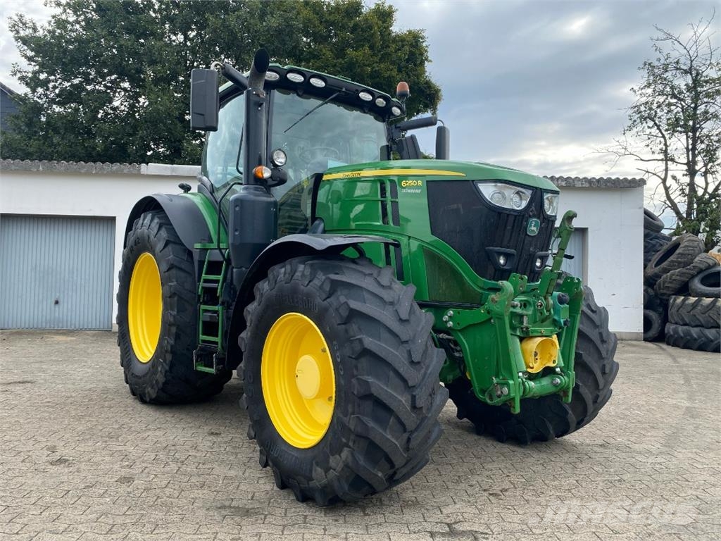 John Deere 6250R Traktoren