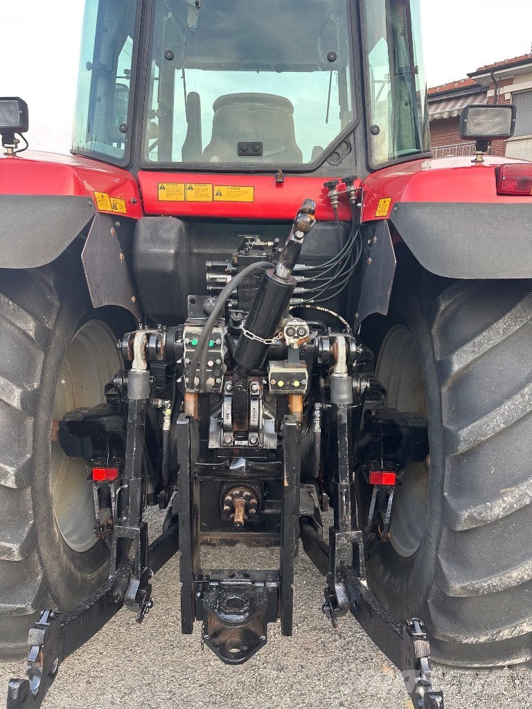 Massey Ferguson 8220 Traktori