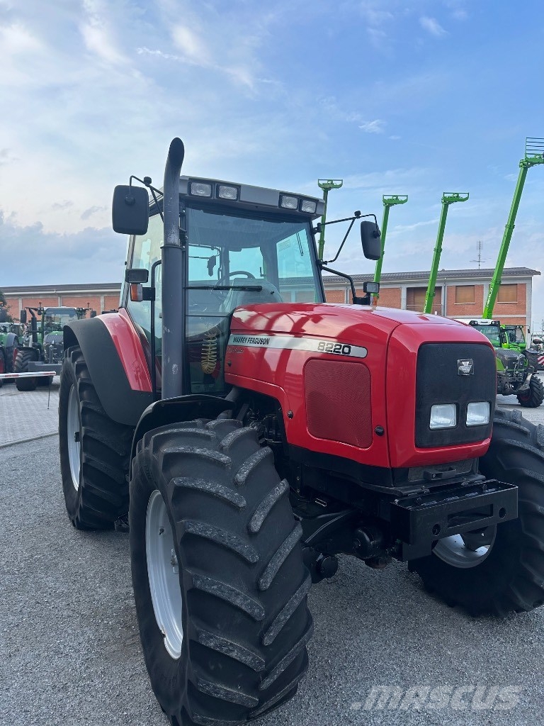 Massey Ferguson 8220 Traktori
